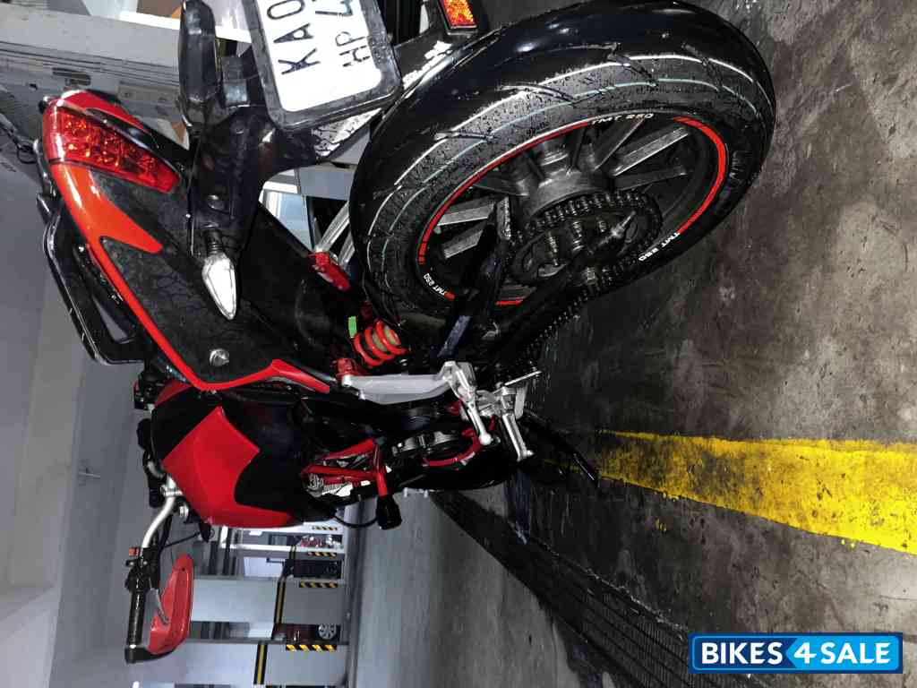 Red And White Benelli TNT 25