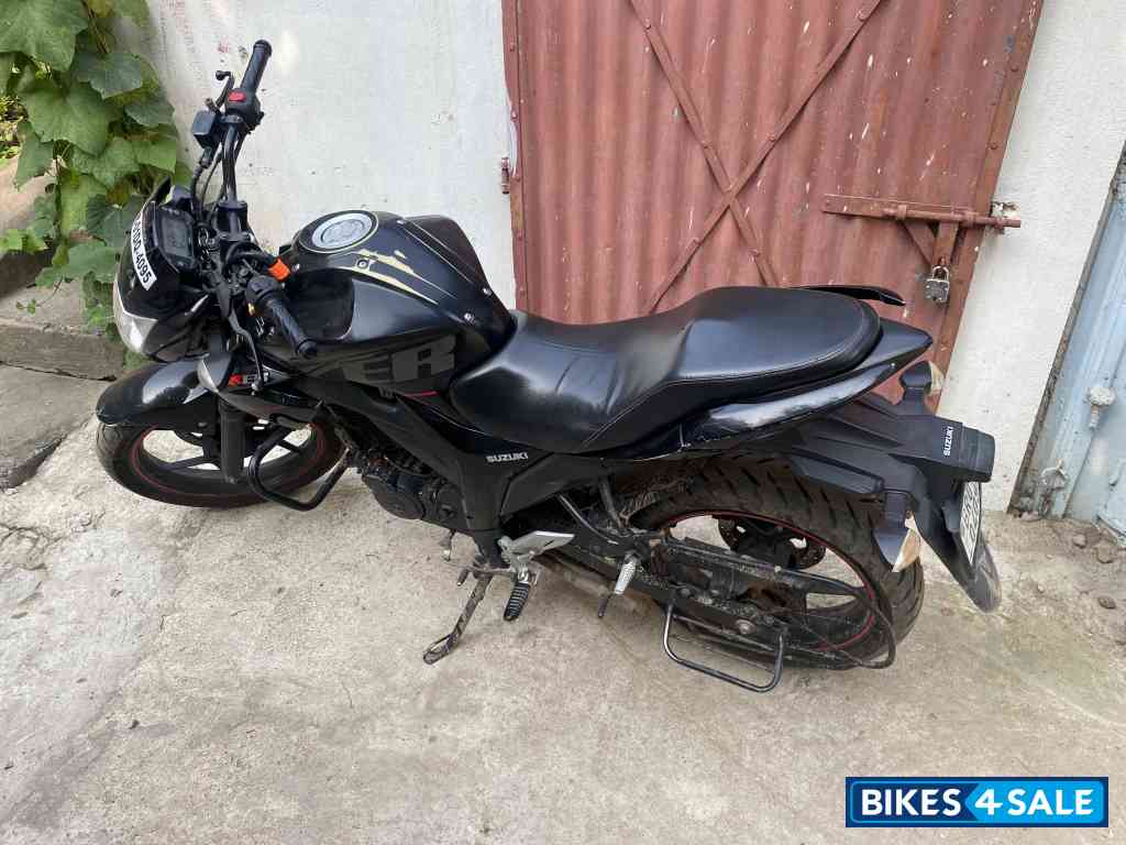 Black Suzuki Gixxer 150