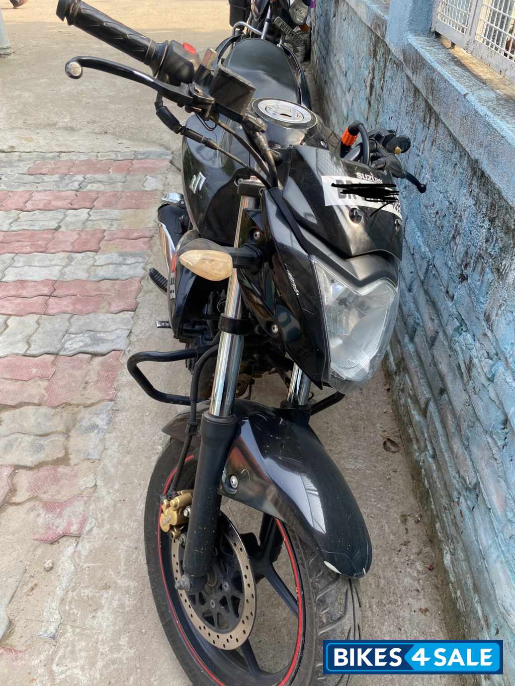 Black Suzuki Gixxer 150