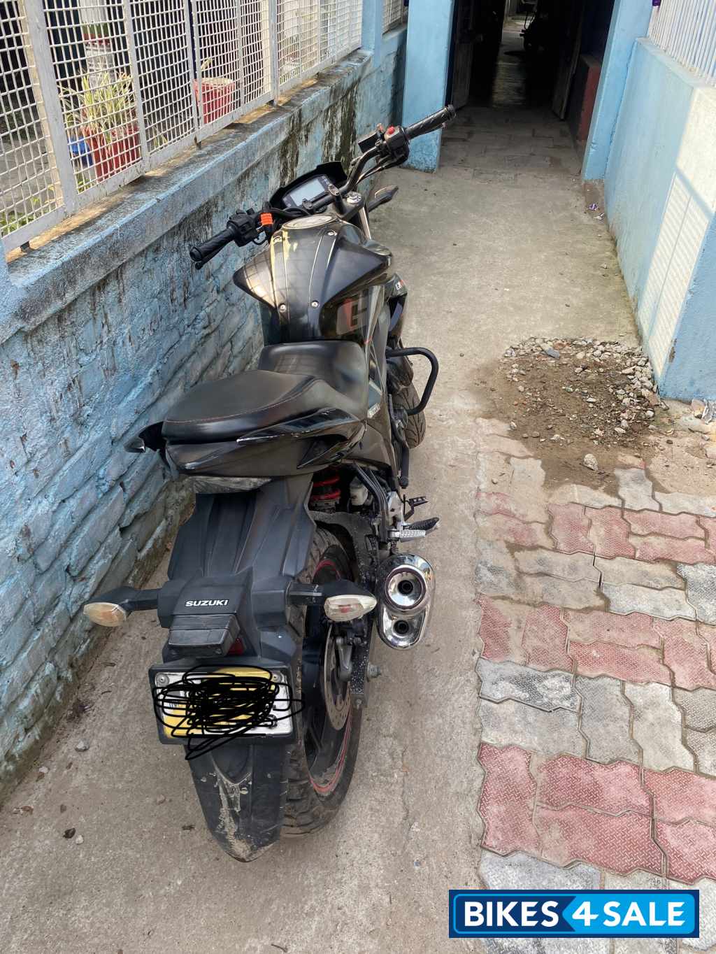 Black Suzuki Gixxer 150