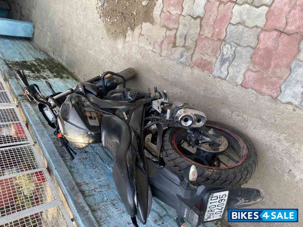 Black Suzuki Gixxer 150