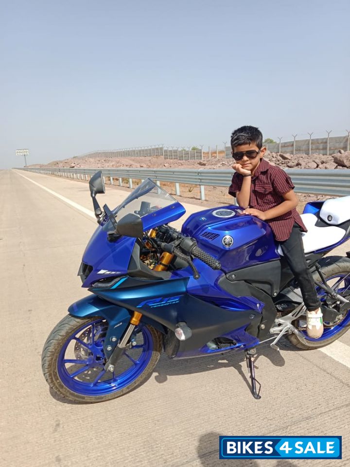 Blue Yamaha R15 V4