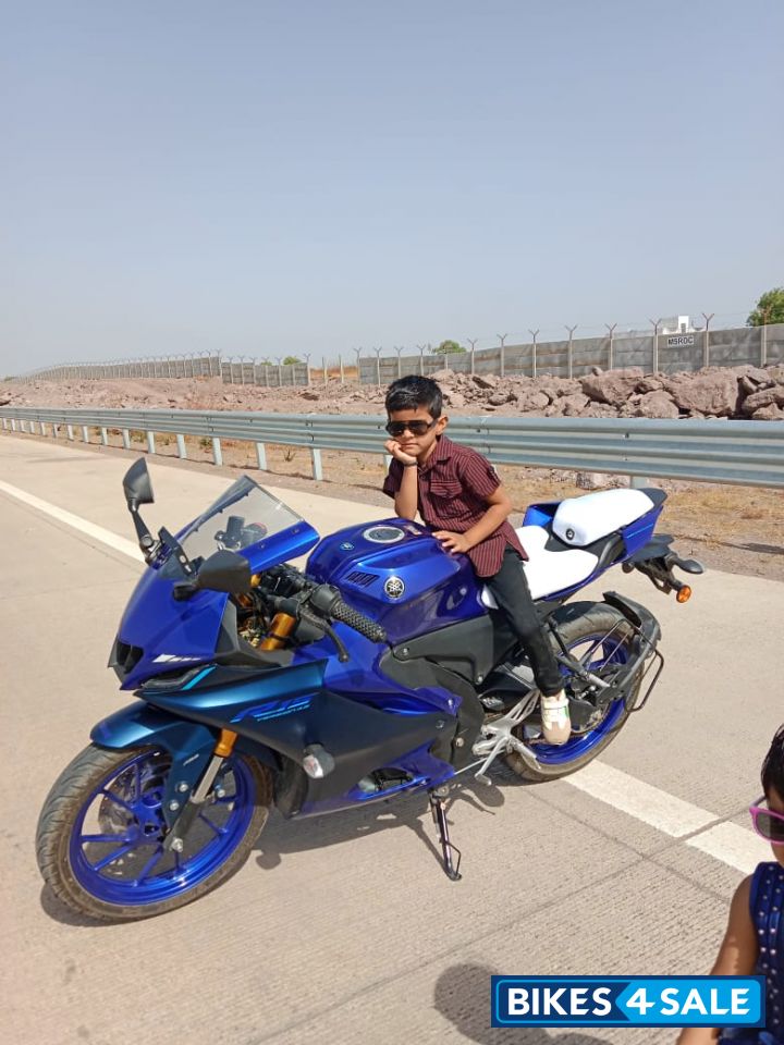 Blue Yamaha R15 V4