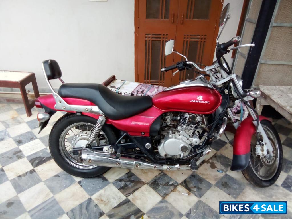 Bajaj Avenger 200 DTS-i