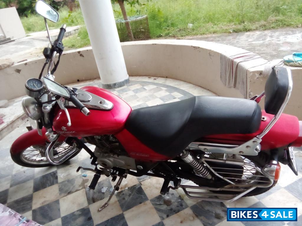 Bajaj Avenger 200 DTS-i