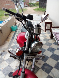 Bajaj Avenger 200 DTS-i