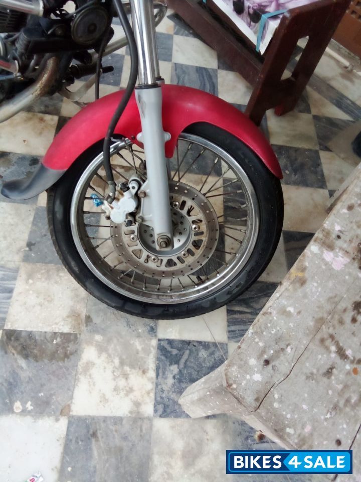 Bajaj Avenger 200 DTS-i