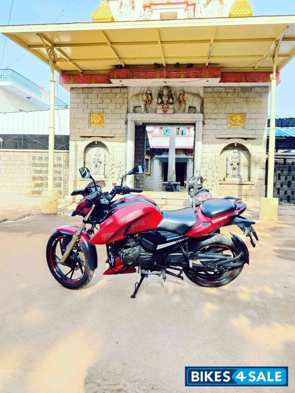 Matt Red TVS Apache RTR 200 4V