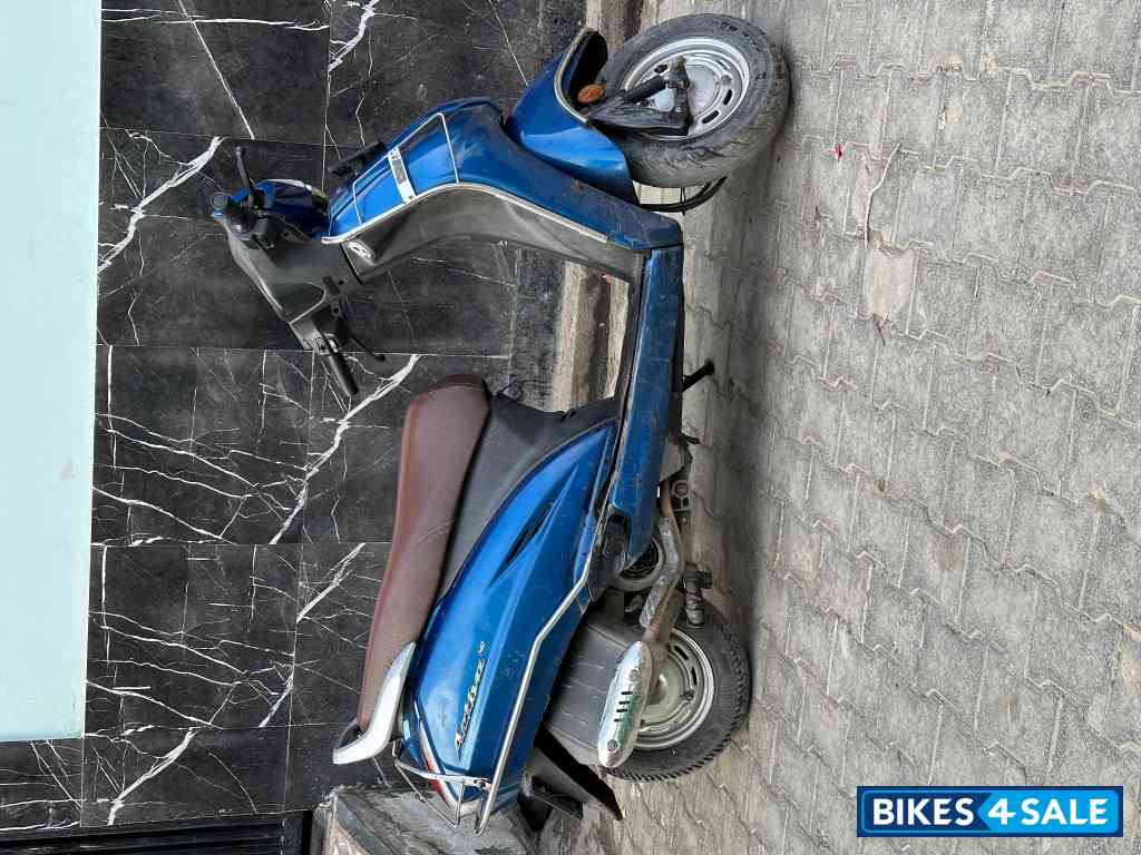 Blue Honda Activa 4G