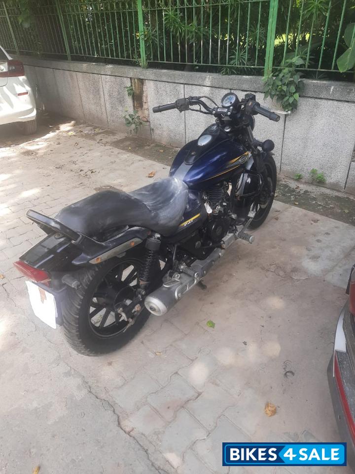 Blue Bajaj Avenger Street 150