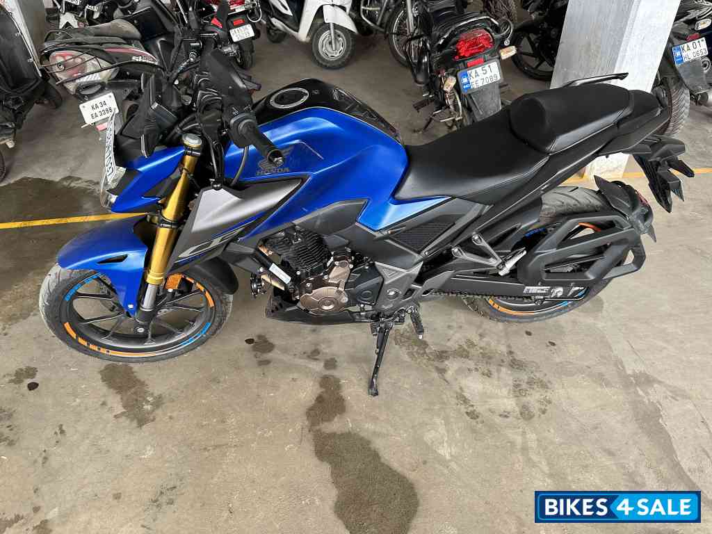 Honda CB300F Deluxe Pro