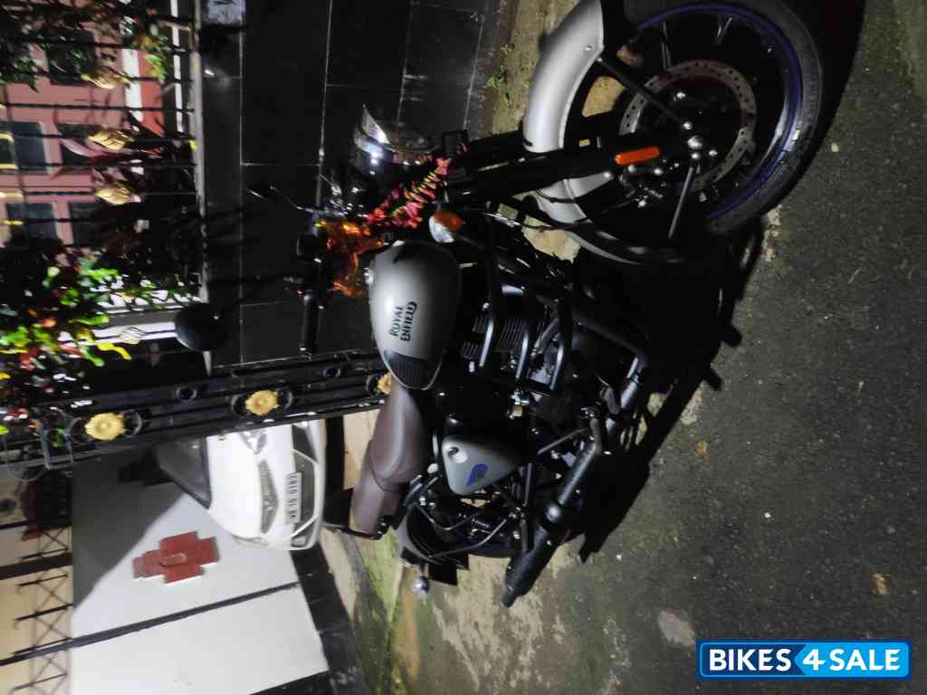 Gun Metal Gray Royal Enfield Classic 350 Dual Channel BS6