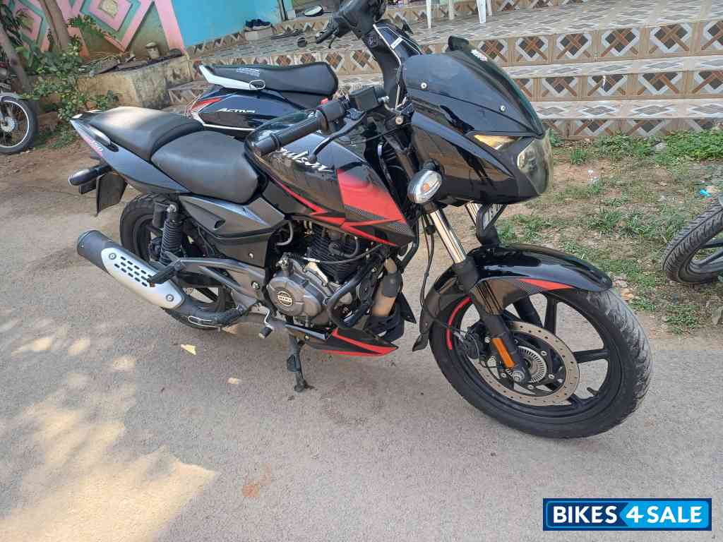 Black Red Bajaj Pulsar 150 Twin Disc BS6