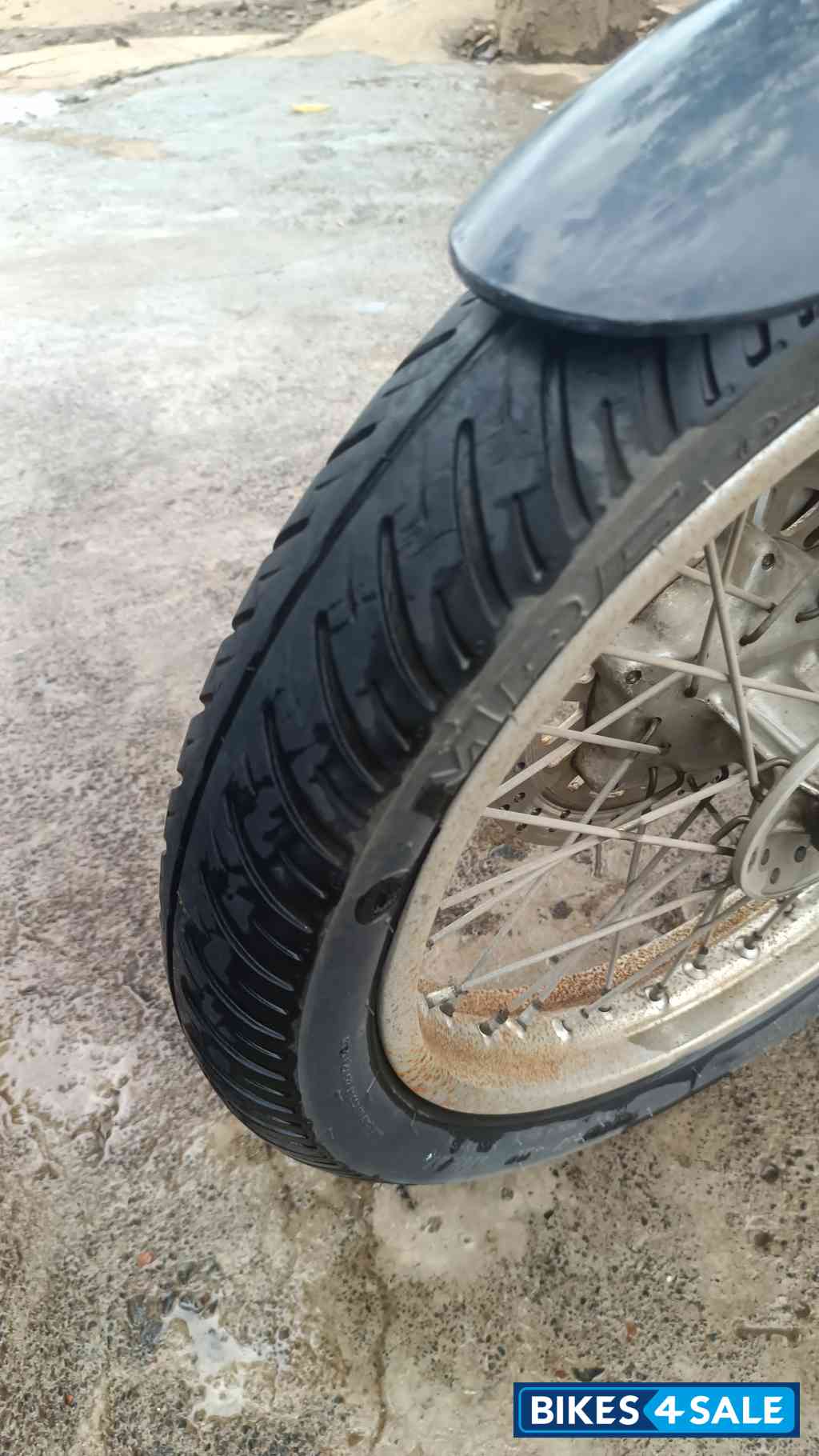 Black Bajaj Avenger 220 DTS-i