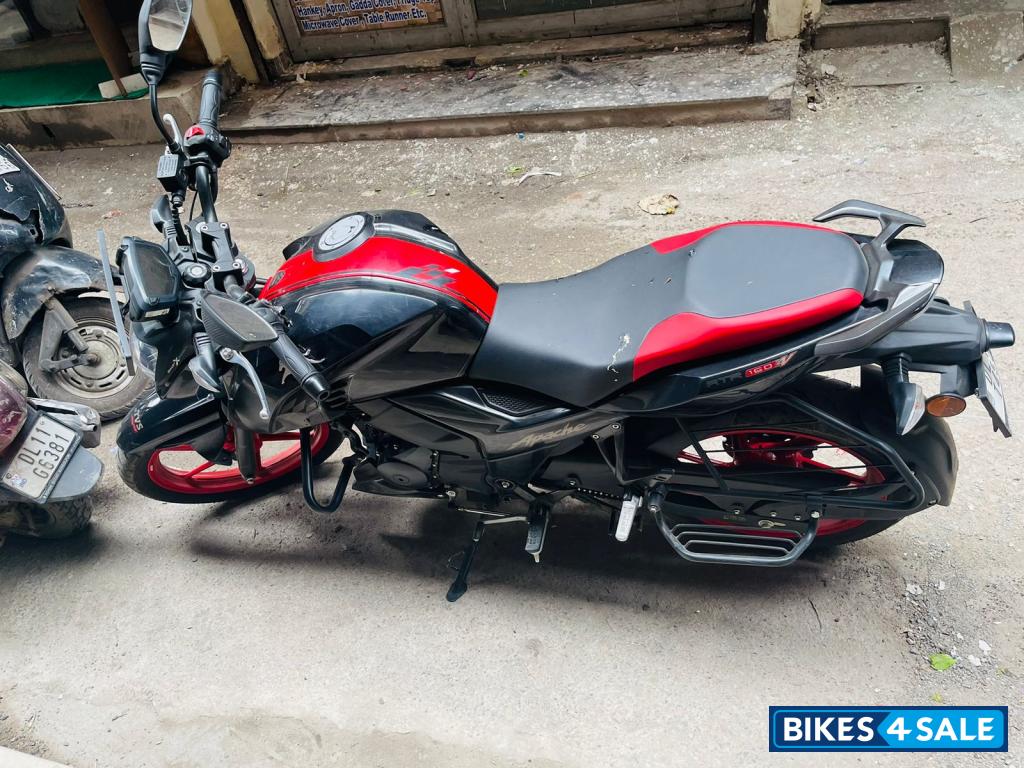 Black And Red TVS Apache RTR 160 4V Special Edition