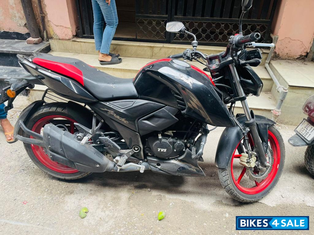 Black And Red TVS Apache RTR 160 4V Special Edition