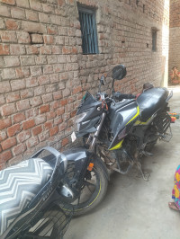 Yeloow Black Honda CB Hornet 160R