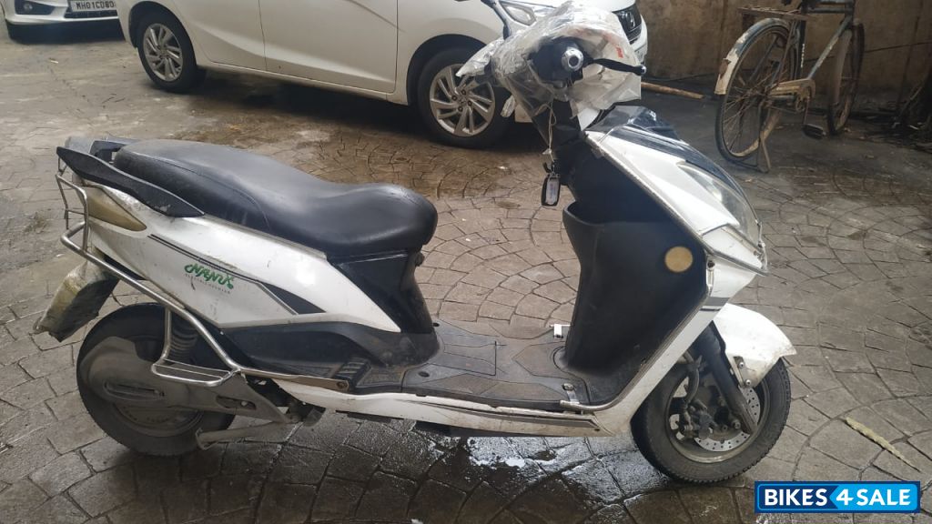 Black - White Joy e-bike Gen Nxt Nanu