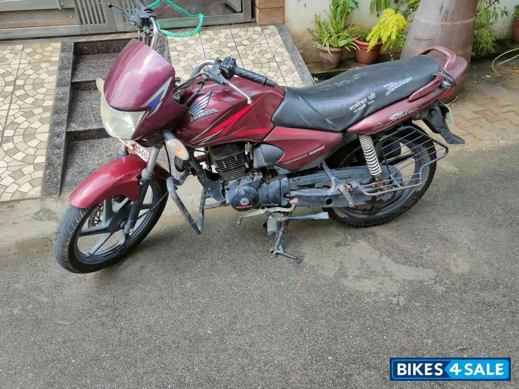 Red Honda Shine 125 Disc