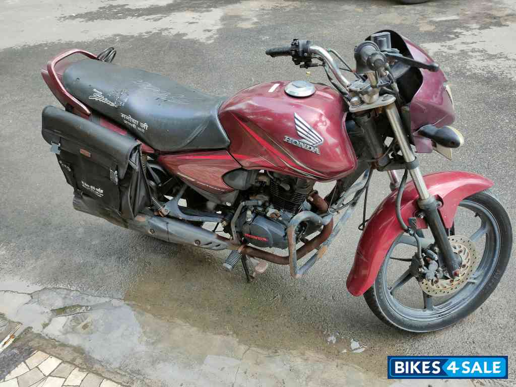 Red Honda Shine 125 Disc