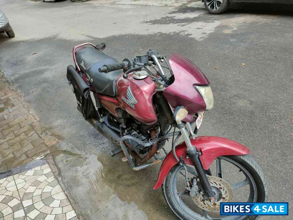 Red Honda Shine 125 Disc