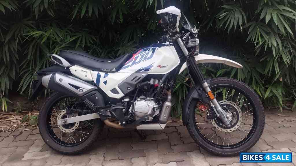 White Blue Hero Xpulse 200 4V Pro