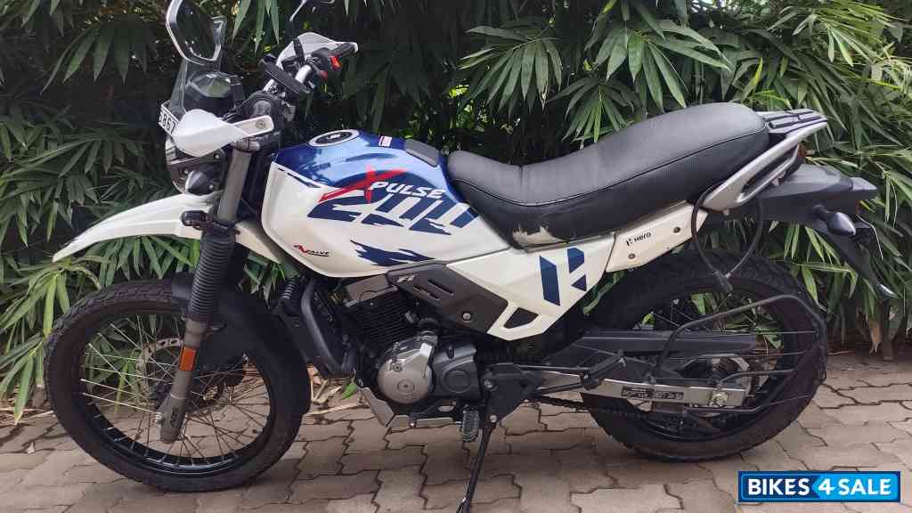 White Blue Hero Xpulse 200 4V Pro