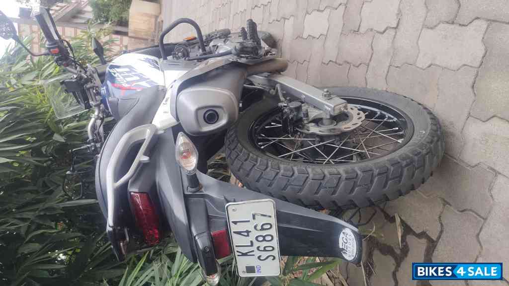 White Blue Hero Xpulse 200 4V Pro