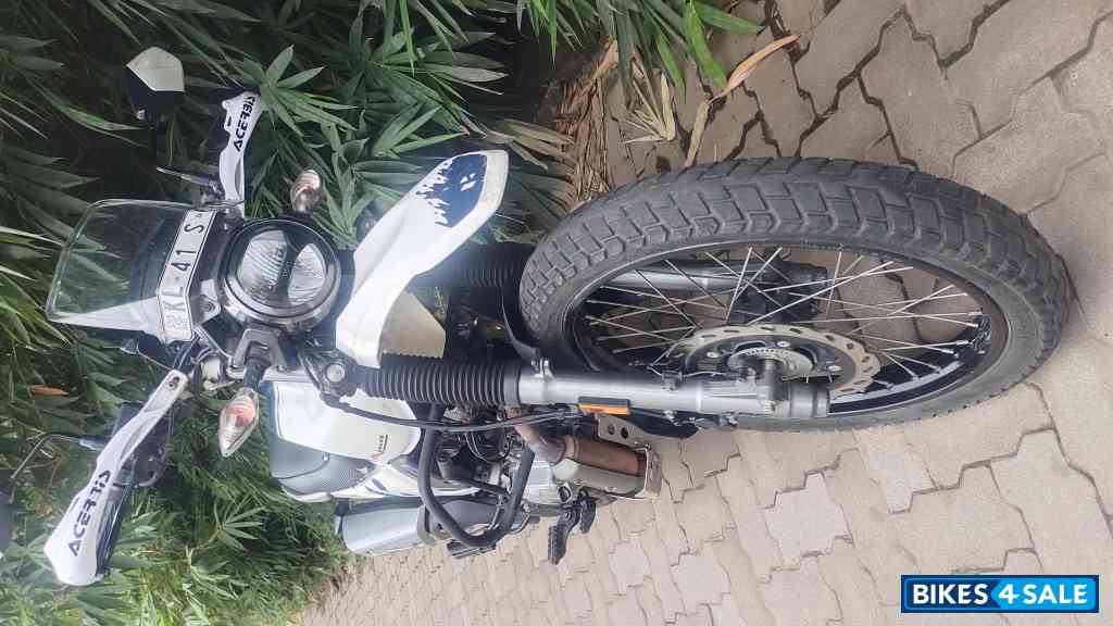 White Blue Hero Xpulse 200 4V Pro