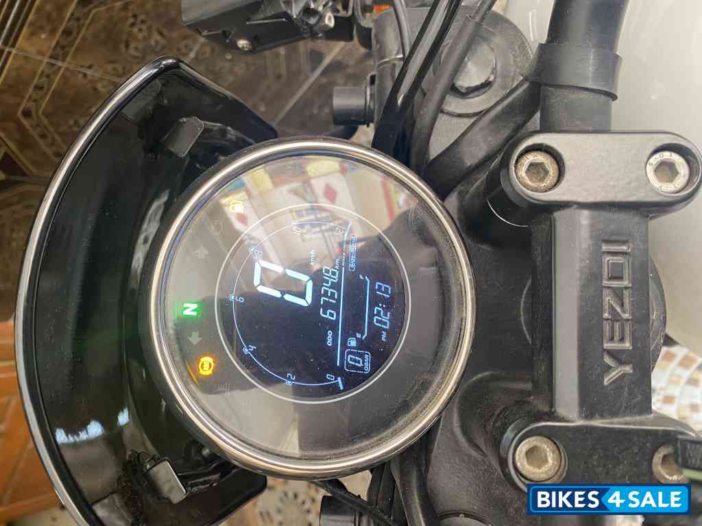 Yezdi Roadster Dual Tone