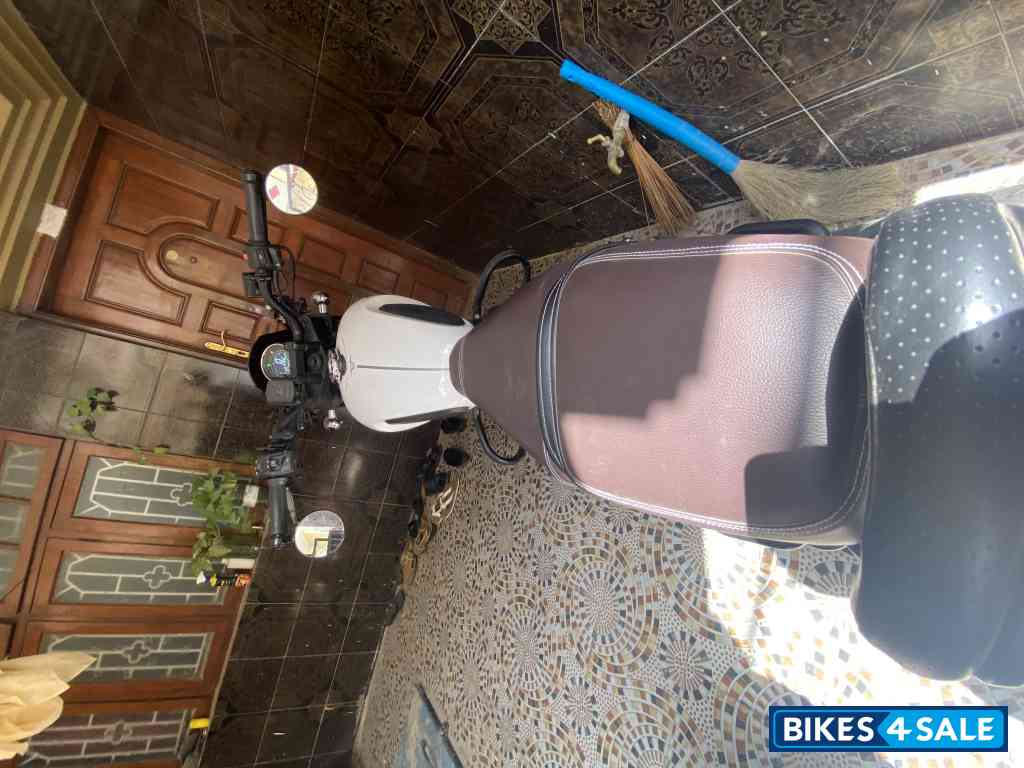 Yezdi Roadster Dual Tone