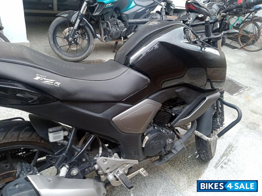 Black Yamaha FZ-S FI V3 Black Yamaha FZ-S FI V3