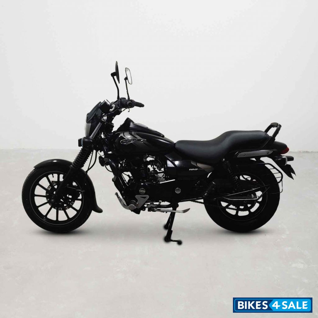 Bajaj Avenger Street 180
