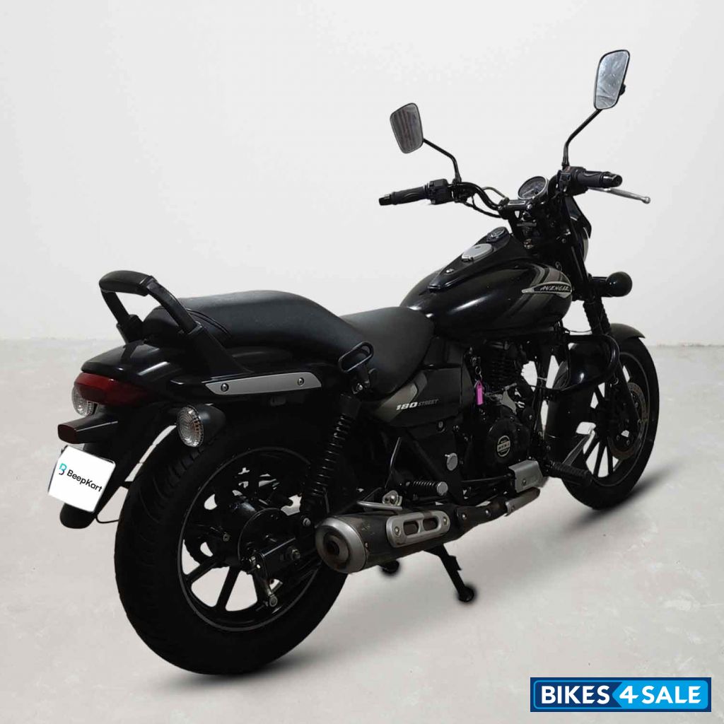 Bajaj Avenger Street 180