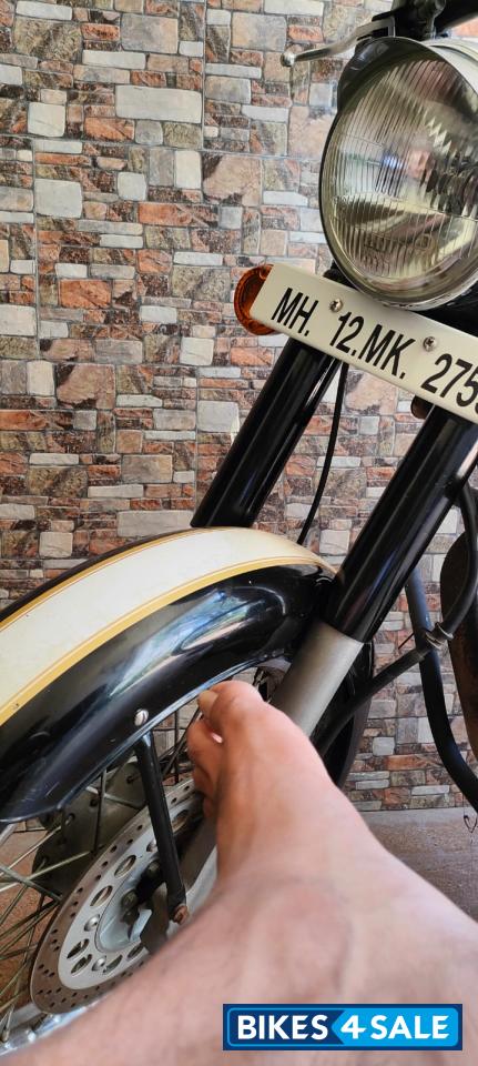 Black Royal Enfield Classic 500