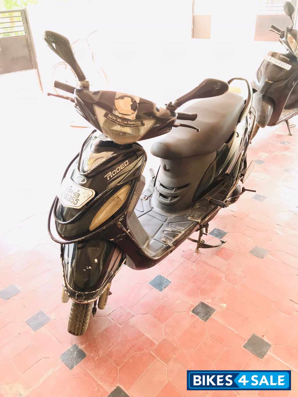 Black Mahindra Rodeo