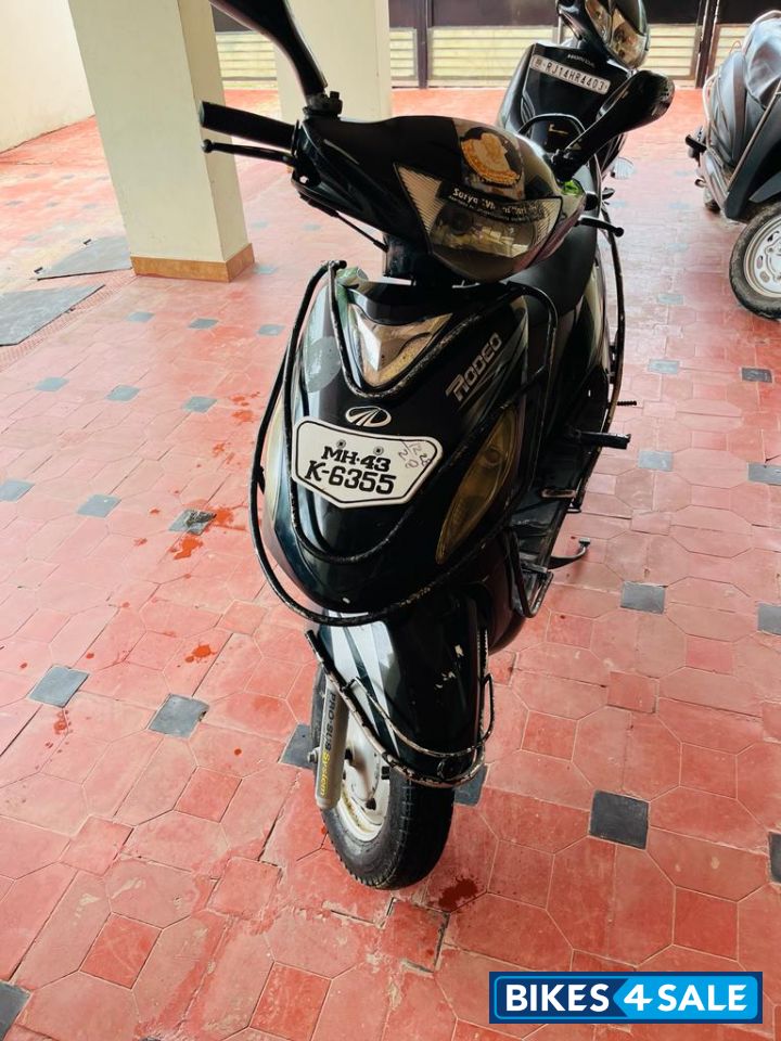 Black Mahindra Rodeo