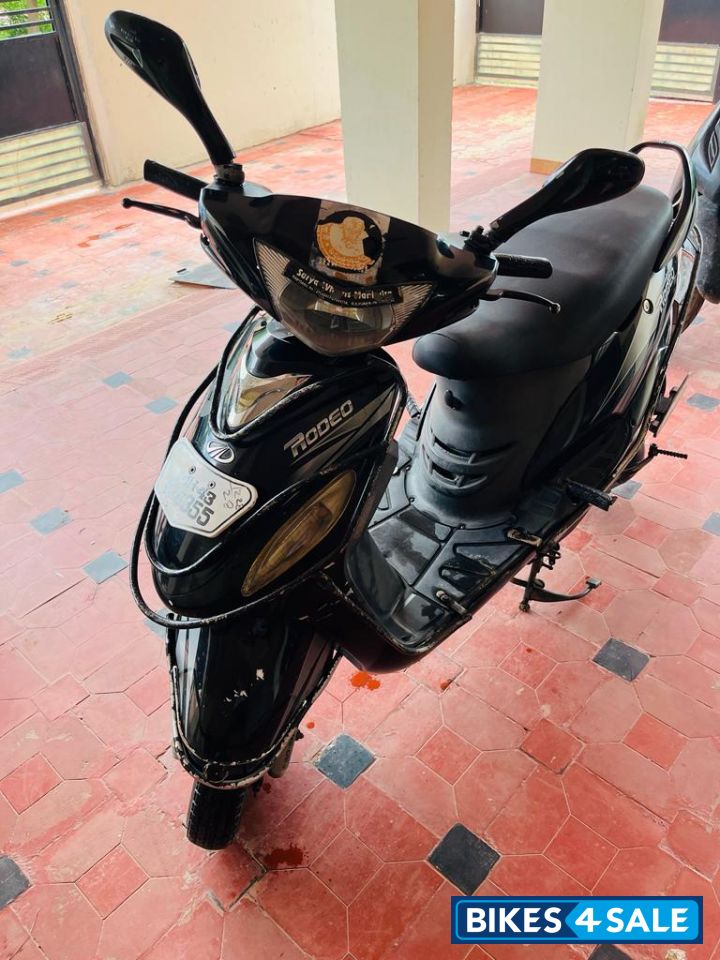 Black Mahindra Rodeo