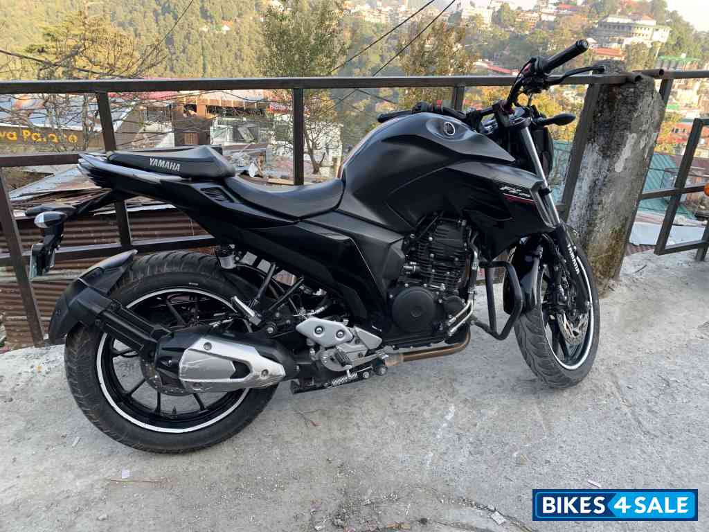 Yamaha FZ25