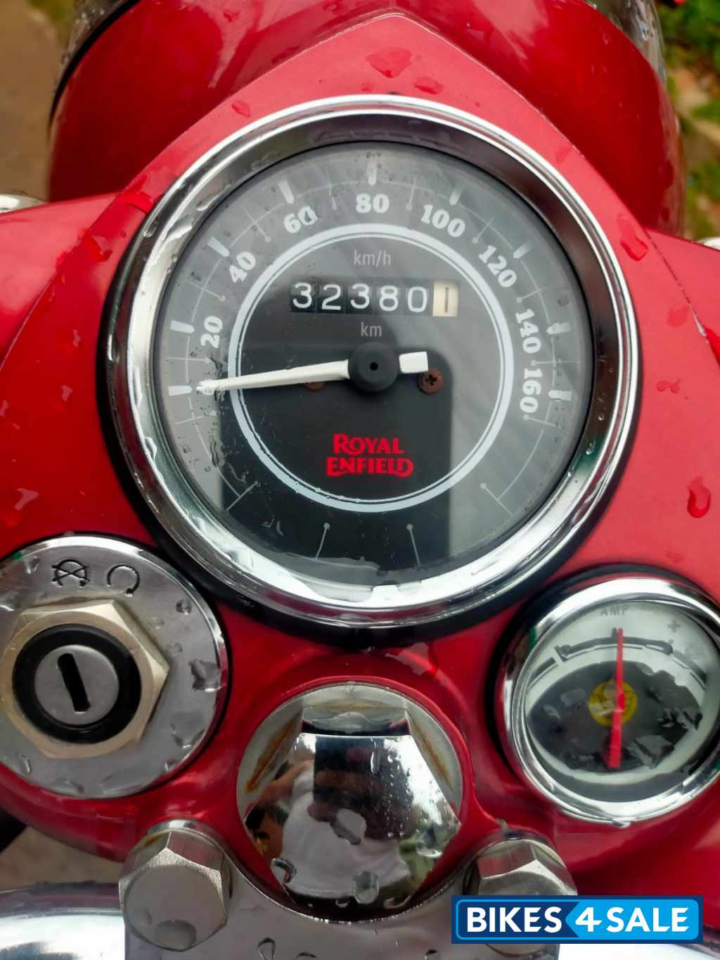 Red Royal Enfield Bullet Electra Twinspark