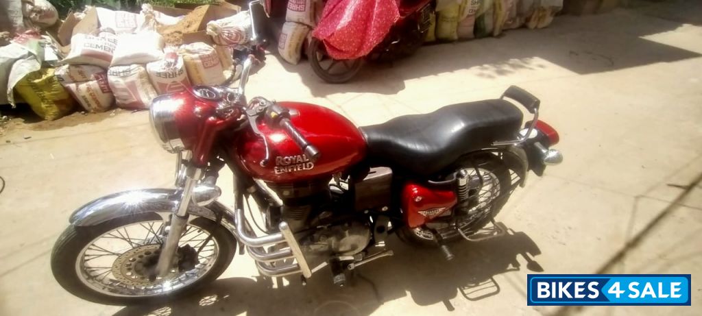 Red Royal Enfield Bullet Electra Twinspark