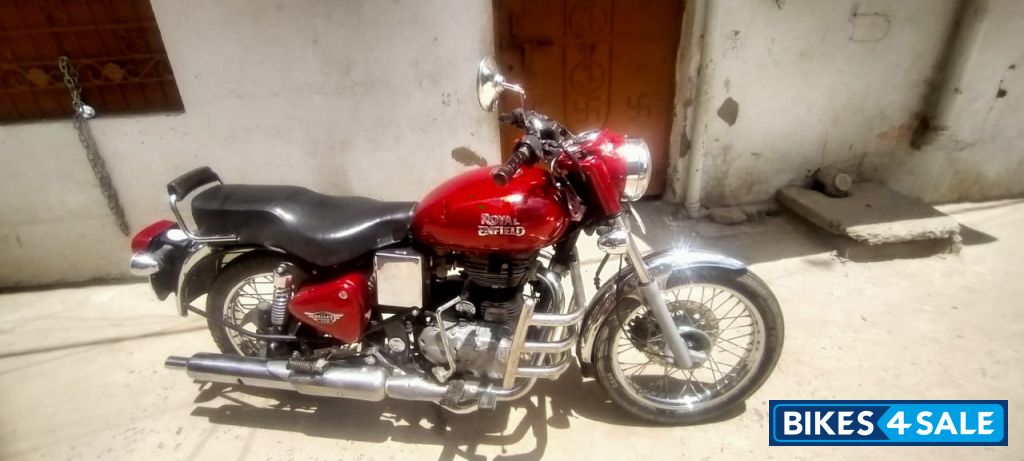 Red Royal Enfield Bullet Electra Twinspark