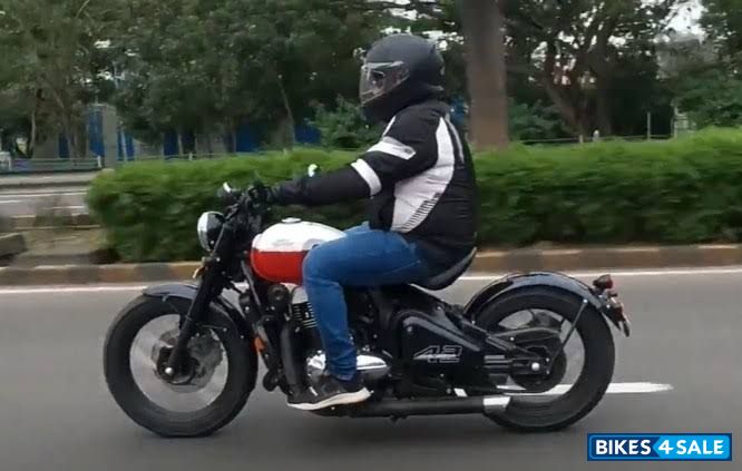 Jawa 42 Bobber Dual Channel ABS