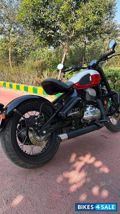 Jawa 42 Bobber Dual Channel ABS