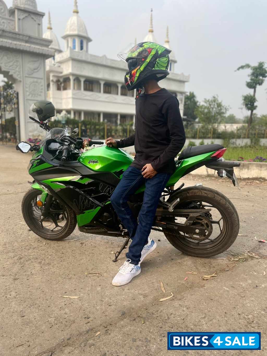 Kawasaki Ninja 300 BS6 2022