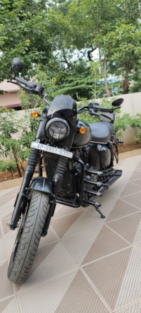 Yezdi Roadster Dual Tone Model