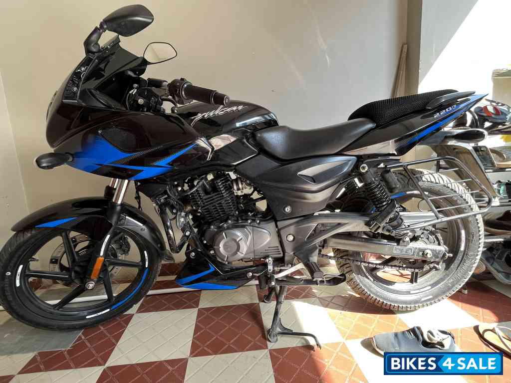 Black & Blue Bajaj Pulsar 220F BS6