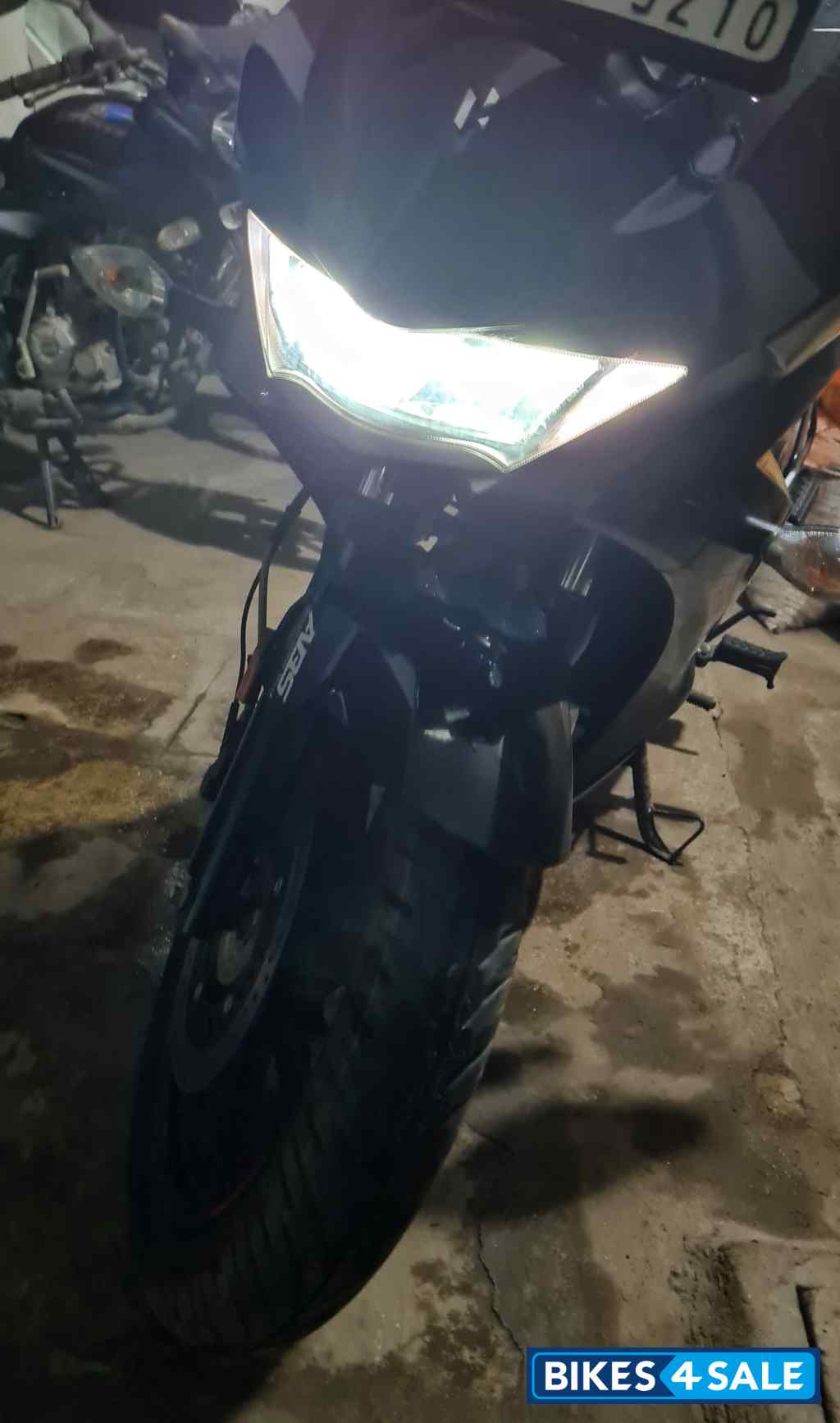 Panther Black Hero Xtreme 200S BS6