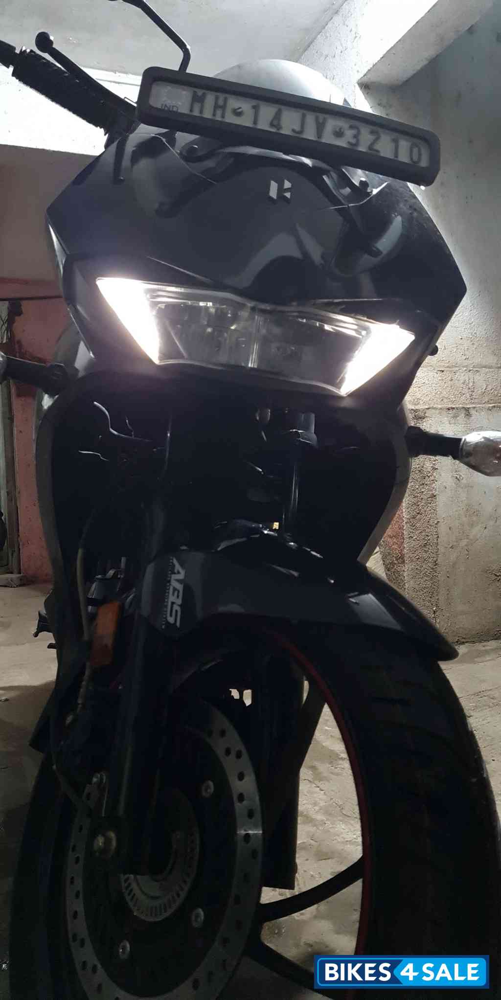 Panther Black Hero Xtreme 200S BS6