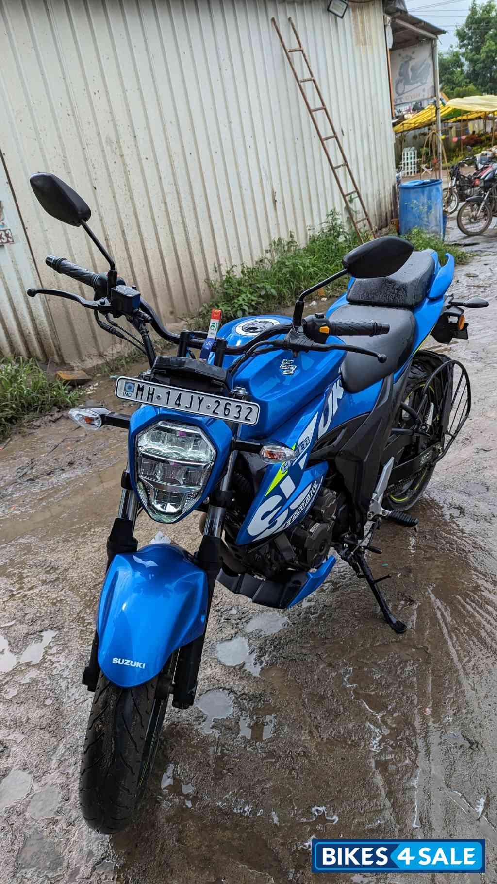 Mettalic Triton Blue Suzuki Gixxer 250 BS6